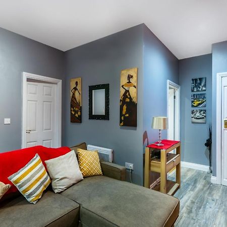 Stockton Town Centre Spacious Apartment Free Parking And Wifi Exterior photo
